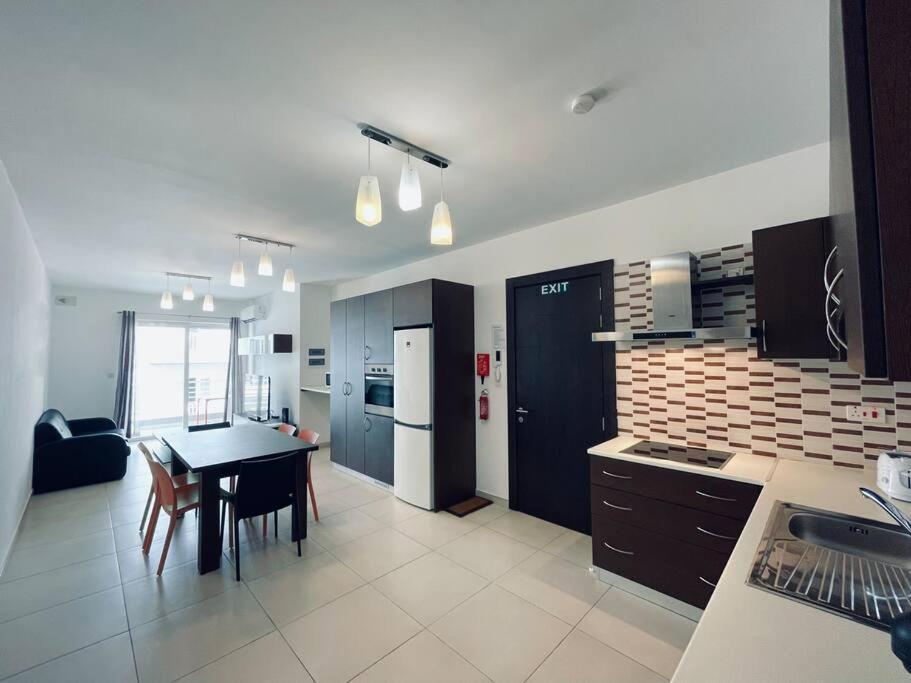 Stylish Modern Central Apartment 4 Paceville San Ġiljan Exterior foto